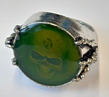 Fingerring von 1994 mit Totenkopf hinter Glas, Herstellung England
