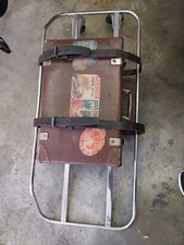 Kofferraumträger mit Koffer