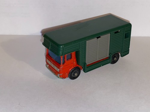 Matchbox horse box - no.17,