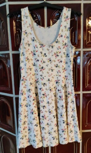 Neuwertiges blumenkleid von - blumenkleid,