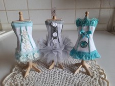 3 St. Kleider  Korsagen