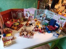 DDR Püppchen, Möbel und Aufsteller als Puppenstube - Kinderspielzeug