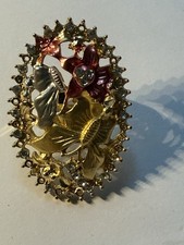 Statement -Ring mit Schmetterlingen und Strass vergoldet.