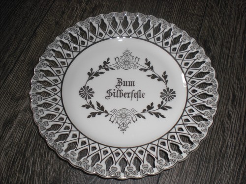 Alter porzellanteller mit - porzellanteller,