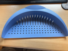 Tupperware Schneidbrett mit Abschüttsieb Blau Neuwertig Sieb