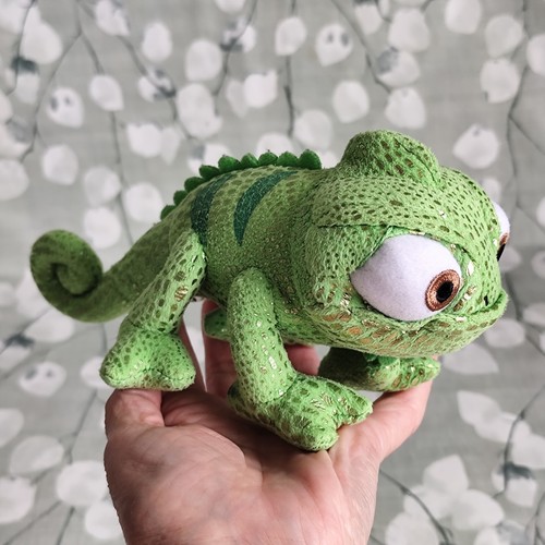 Disney store pascal - store,
