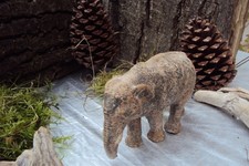 Große antike Krippenfigur