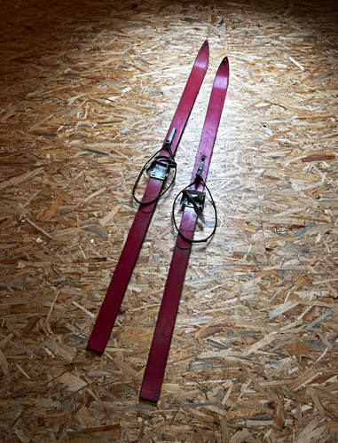 Paar skier rot - paar, und