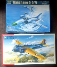 Konvolut++ 2 x Modellbausatz FLUGZEUG++Nanchang Q-5 Yi und B-12A Bomber ungebaut
