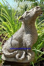 KT301 Sitting Dragon Entreat Terrapotta Drache