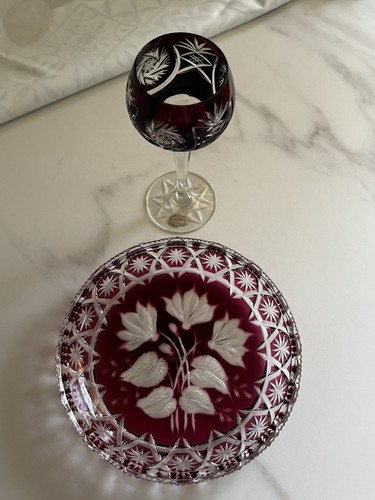 Kristallglas und schale - und,