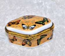 Porzellan Pillendose -  Motiv  Schmetterlinge - Nr. 43 MZ