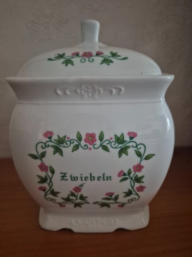 Zwiebeltopf aus weissem