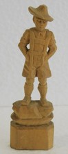 Kleine detailliert geschnitzte Holzfigur Seppl Junge in Tracht Lederhose 8,5cm