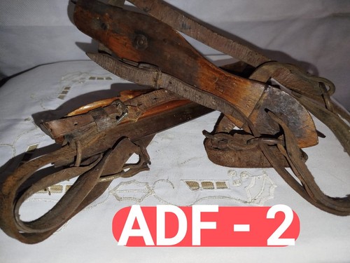 Antike holzschlittschuhe - holzschlittschuhe, um