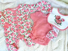 5-tlg Baby Geschenkset Erstausstattung Strampler Schlafanzug Body Rosen Gr 56 62