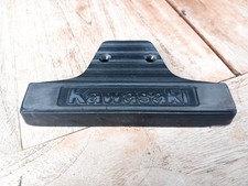 Emblem Kawasaki vorn am