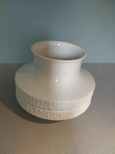 Thomas arcta art vase - arcta,