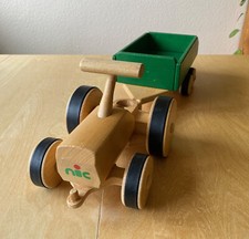 Holztraktor mit Anhänger