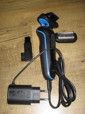 Braun Series 3 Elektrorasierer mit Trimmer, Herren Wet&Dry, schwarz/blau