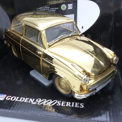 Revell golden 2000 - 1:18,