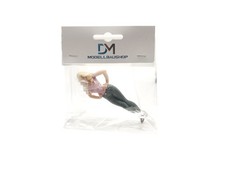 1:18 Resin Figur Frau stehend