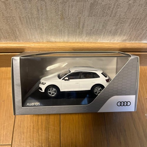 Audi miniatur auto - q5,