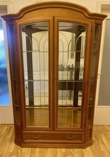 Vitrine / Glasschrank / Schrank / mit Beleuchtung