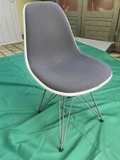 Vitra Design-Eames-Plastic-Chair, mit Drahtgestell, Gepolstert