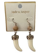 Jade & Jasper Damen Ohrringe Stoßzahn-Anhänger Naturbezogen Beige Metall