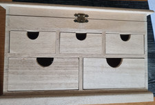 Holzschränkchen mit