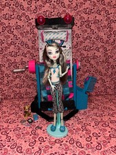 Monster High todmüde Frankie - Frankie Stein + Bett + Haustier 