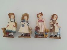 4 Mädchen Figuren mit Teddy