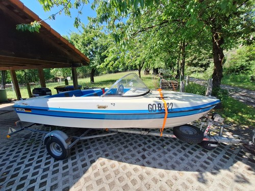 Motor boot mit trailer - motor,