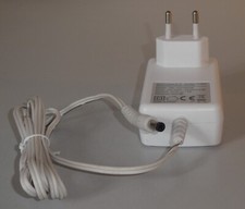 Steckernetzteil_weiß_HW-120100E2W_Input 100-240 V-0,5 A_Output 12 V-1,0 A_TOP