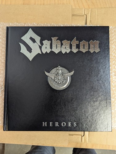 Sabaton heroes deluxe earbook - heroes,