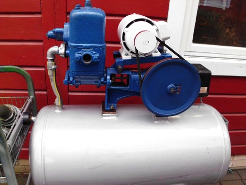 Hauswasserwerk mit kolbenpumpe - hauswasserwerk,