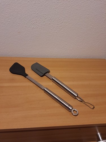 Teigschaber und rösle - und,