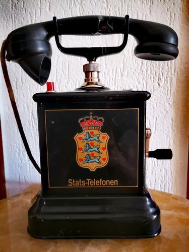 Antikes telefon mit kurbel - antikes,