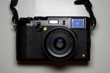 FUJIFILM X100S - 16.3 MP - Neuwertig! - Nur 11700 Auslösungen 