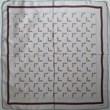 - Superbe Foulard GUCCI 100%