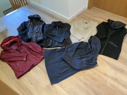 Kleiderpaket mit verschiedenen
