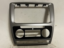 Skoda Octavia 2 1Z Facelift Rahmen Radio Blende Verkleidung  / 1Z0858069