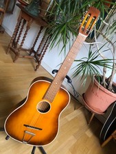 Wandergitarre 50er Jahre gut erhalten und neu besaitet 