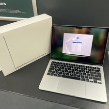 MacBook Air M2 13 Zoll 2022 512GB SSD 8GB RAM A2681 - Displayschaden*