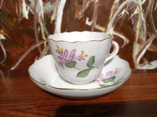 MEISSEN neuer Ausschnitt, edle Mokkatasse mit Untertasse, Blumenmalerei