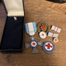 Konvolut Orden Rotes Kreuz  Ehrenkreuz  mit  Miniaturen   RK86