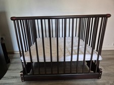 Laufgitter aus Holz für Babys