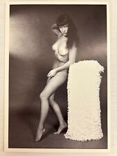 Fast nackte Frau. Postkarte im