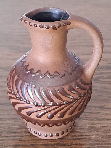 Alter kleiner brauner